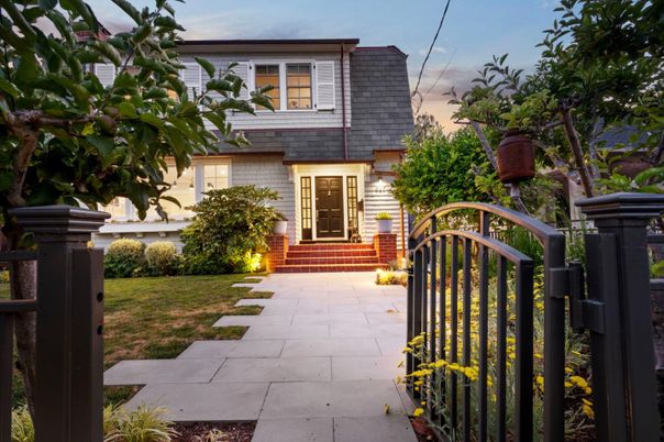 Exterior, Facade, American Foursquare