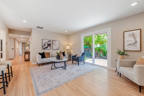 Interior, Living room, Recessed Lighting, Wood Texture Flooring