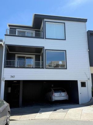 Exterior, Facade, Rowhouse