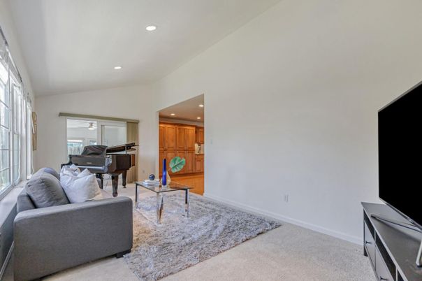 Fitness Equipment, Interior, Living room, Piano, Recessed Lighting