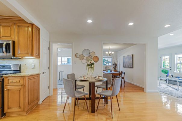 Chandelier, Dining room, Interior, Recessed Lighting, Wood Texture Flooring