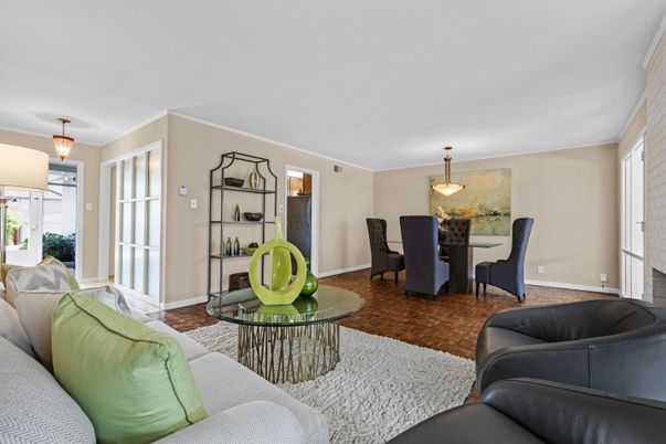 Dining room, Interior, Living room, Pendant Lights