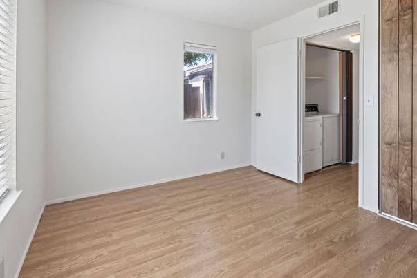 Empty room, Interior, Washer, Wood Texture Flooring