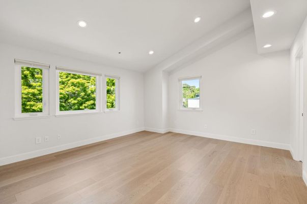 Empty room, Interior, Recessed Lighting, Wood Texture Flooring