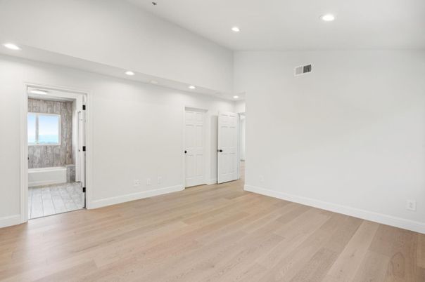 Empty room, Interior, Recessed Lighting, Wood Texture Flooring