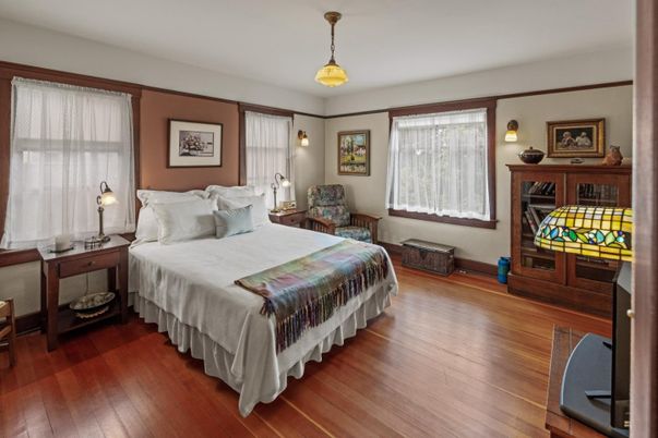 Bedroom, Interior, Pendant Lights, Wood Texture Flooring
