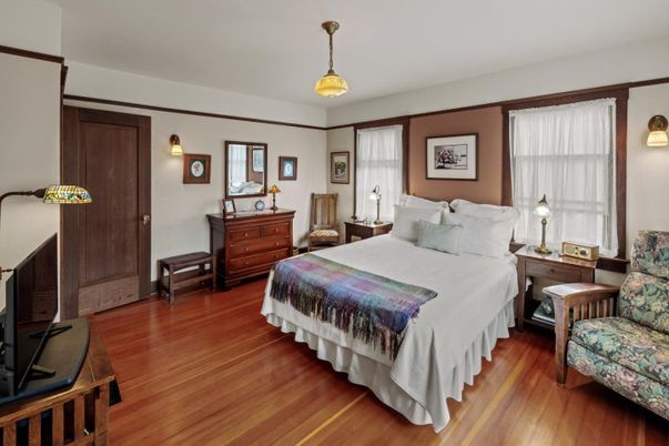 Bedroom, Interior, Pendant Lights, Wood Texture Flooring