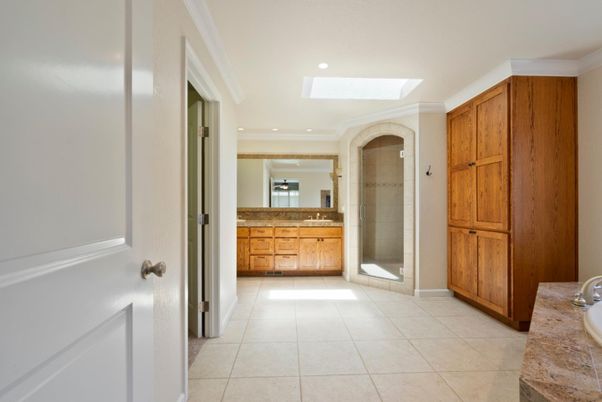 Bathroom, Interior, Recessed Lighting