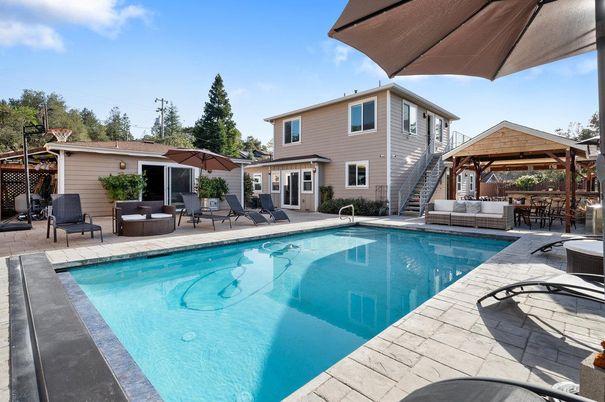 Exterior, Pool
