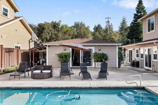 Exterior, Pool