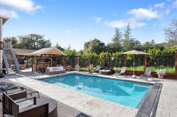 Exterior, Pool
