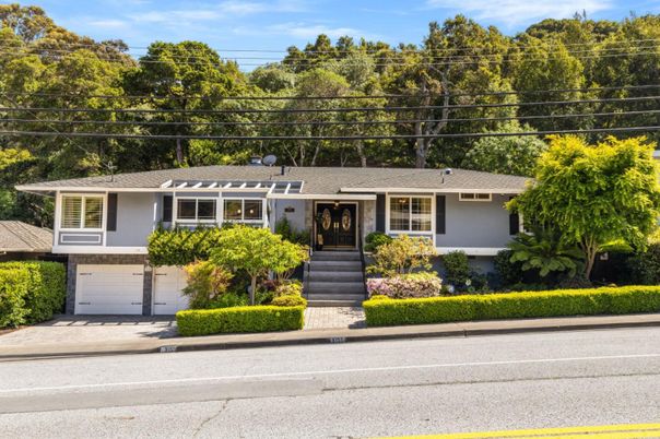 Attached, Exterior, Facade, Ranch