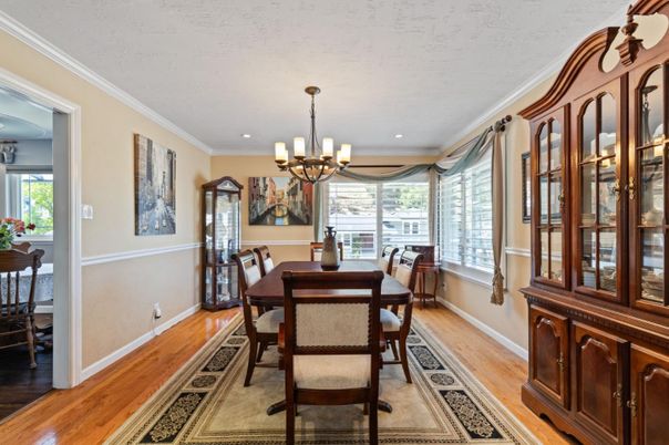Chandelier, Dining room, Interior, Recessed Lighting, Wood Texture Flooring