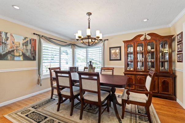 Chandelier, Dining room, Interior, Recessed Lighting, Wood Texture Flooring