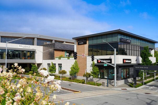 Exterior, Facade, Modern