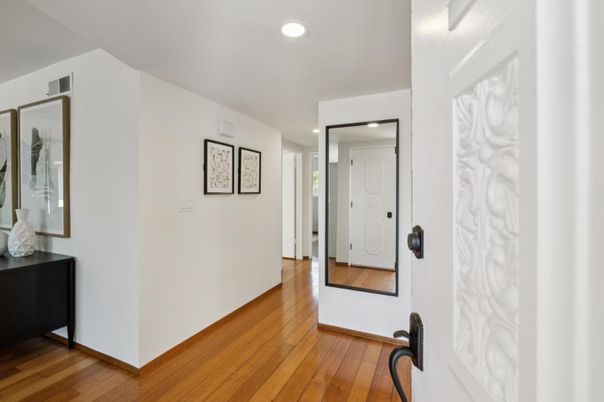 Interior, Recessed Lighting, Wood Texture Flooring