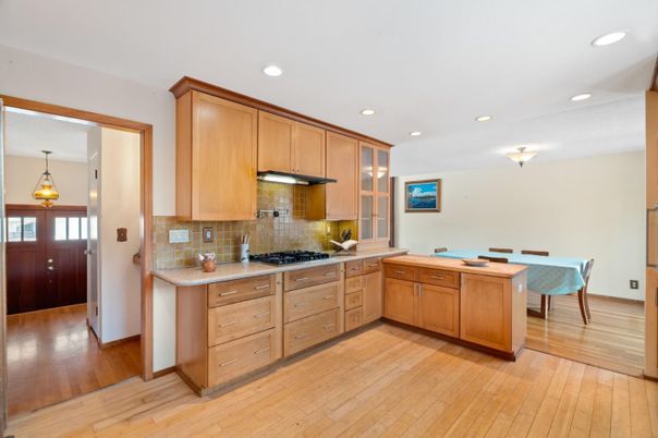 Dining room, Interior, Kitchen, Pendant Lights, Recessed Lighting, Wood Texture Flooring