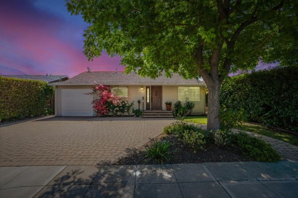 Attached, Exterior, Facade, Ranch
