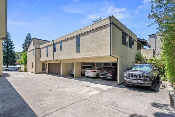 Attached, Exterior, Facade, Modern