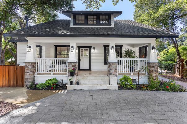 Exterior, Facade, American Foursquare
