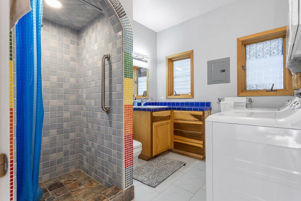 Bathroom, Interior, Marble, Recessed Lighting, Washer