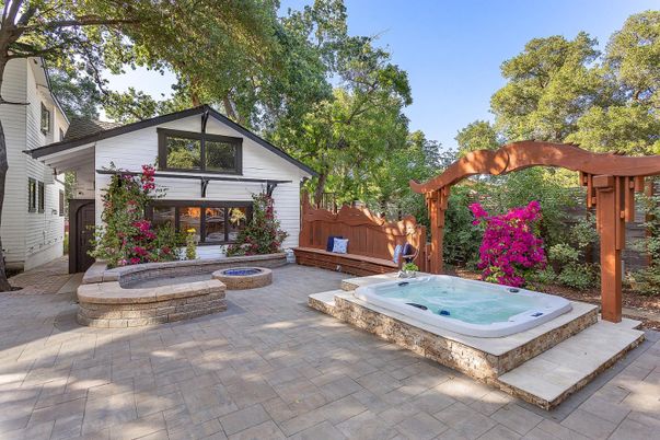 Exterior, Hot Tub