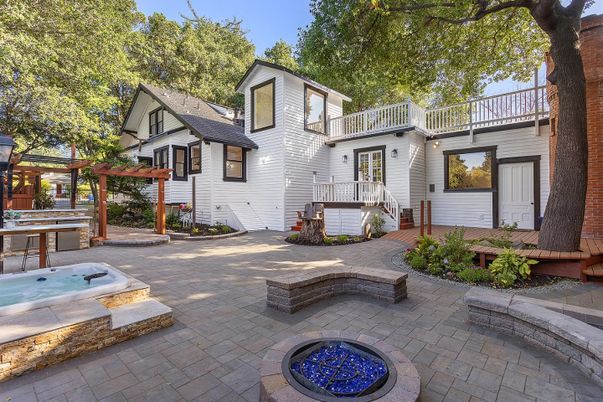 Exterior, Hot Tub