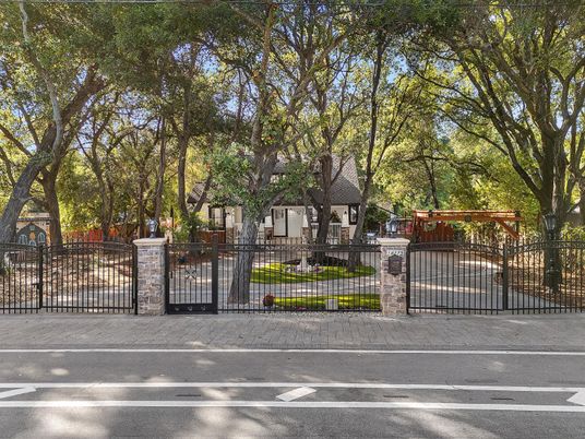Exterior, Tennis Courts
