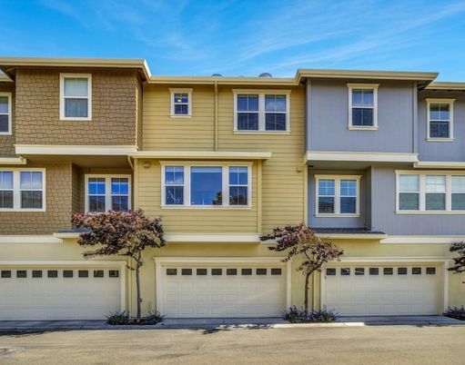 Attached, Exterior, Facade, Rowhouse