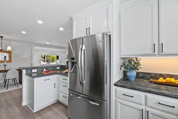Dining room, Interior, Kitchen, Pendant Lights, Recessed Lighting, Wood Texture Flooring