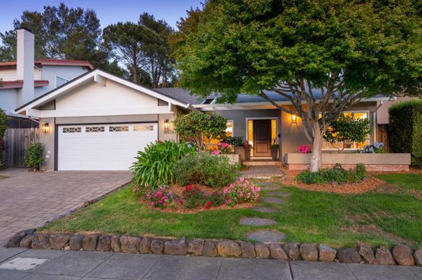 Attached, Exterior, Facade, Ranch