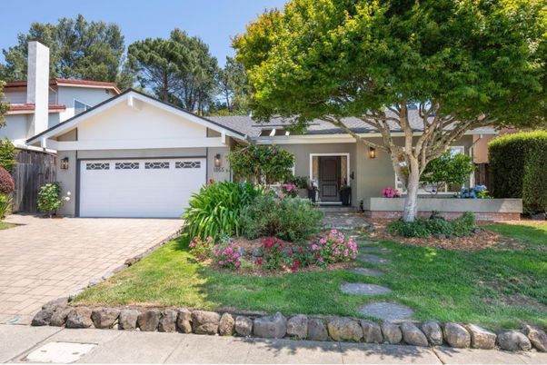 Attached, Exterior, Facade, Ranch
