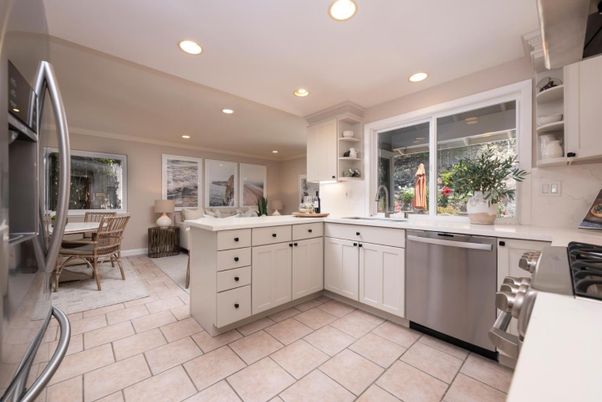 Dining room, Interior, Kitchen, Recessed Lighting, Stainless Steel Appliances