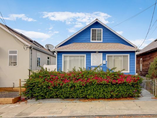 Exterior, Facade, American Craftsman