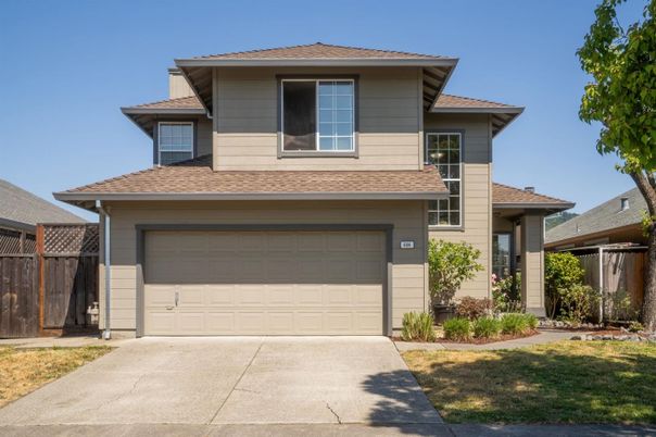 Attached, Exterior, Facade, Mediterranean