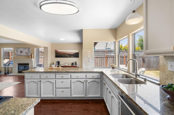 Fireplace, Interior, Kitchen, Pendant Lights, Recessed Lighting, Wood Texture Flooring
