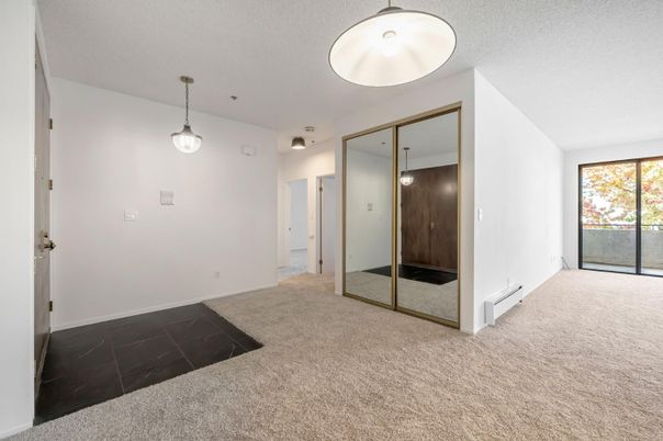 Empty room, Interior, Pendant Lights