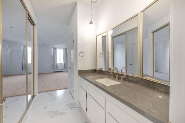 Bathroom, Interior, Marble, Pendant Lights