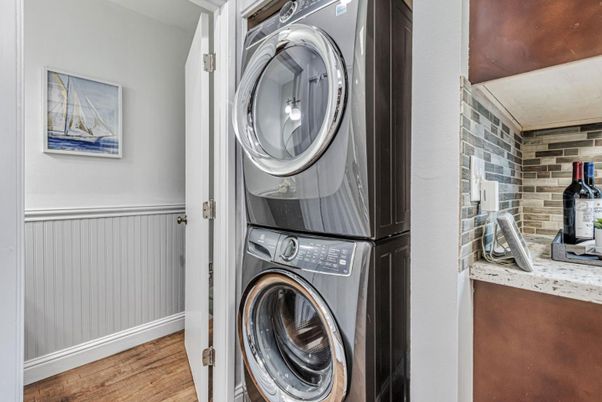 Interior, Utility Closets, Washer, Wood Texture Flooring