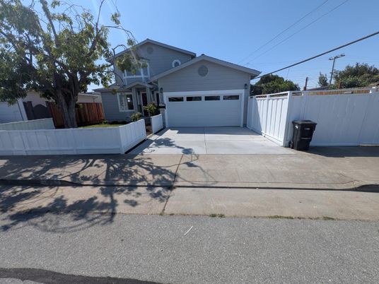 Attached, Exterior, Facade, American Craftsman