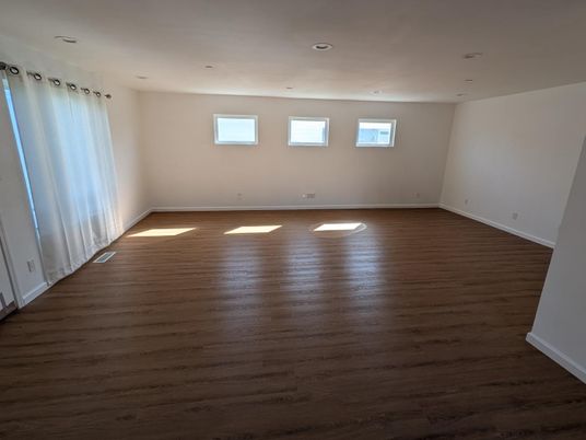 Empty room, Interior, Recessed Lighting, Wood Texture Flooring