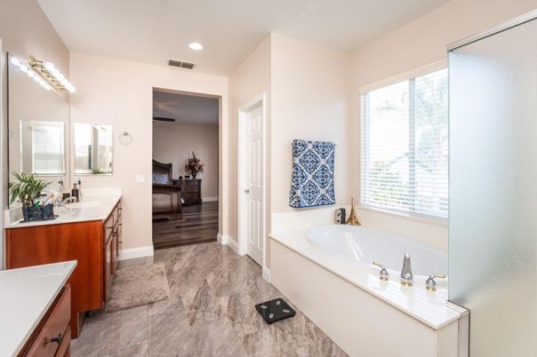 Bathroom, Dual Sink Vanities, Interior, Recessed Lighting