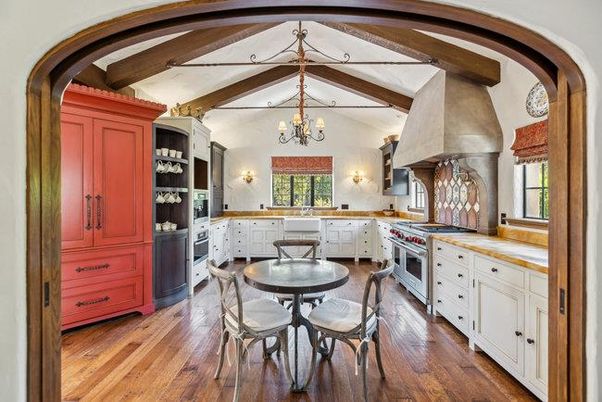 Chandelier, Dining room, Interior, Kitchen, Stainless Steel Appliances, Wooden Beams, Wood Texture Flooring