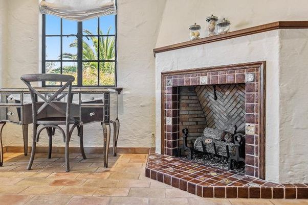 Dining room, Fireplace, Interior