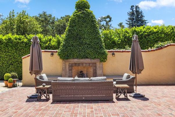 Exterior, Fireplace