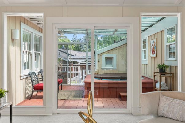 Hot Tub, Interior, Sun Room