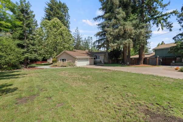 Attached, Exterior, Facade, Ranch
