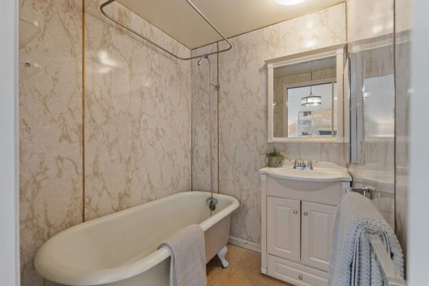 Bathroom, Free Standing Baths, Interior, Marble Walls