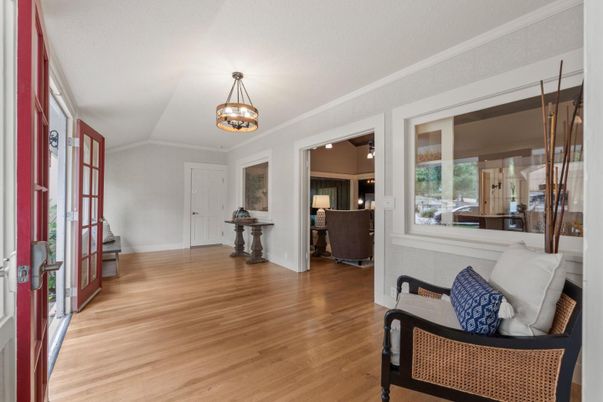 Interior, Pendant Lights, Wood Texture Flooring