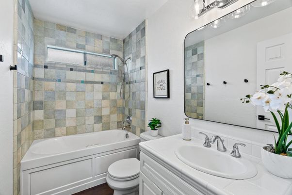 Bathroom, Interior, Tile Countertops